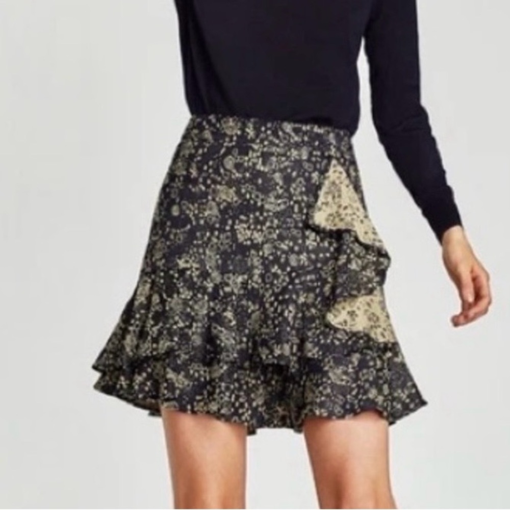 Zara Black  and Cream Floral A-Line Flirty Skirt